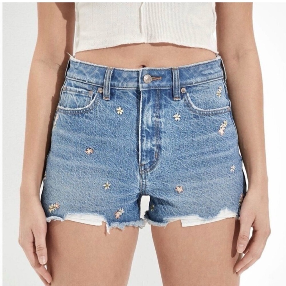 American Eagle Floral Embroidered Distressed Mom Denim Shorts 🌸👖